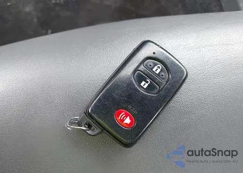 2014 Toyota Prius V Five z USA, uszkodzony, nr VIN JTDZN3EU5E3318028